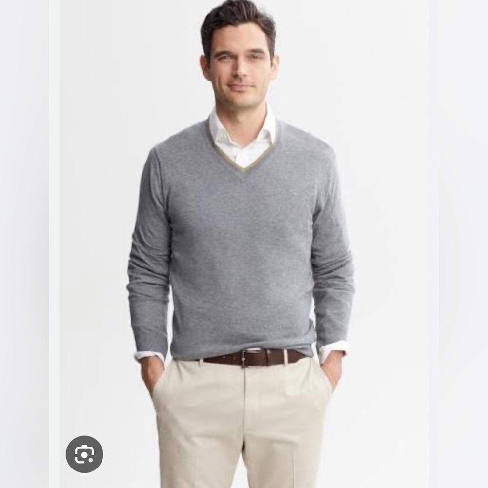 Banana Republic Men's Charcoal Grey V-Neck Sweater with Premium Luxe Yarn